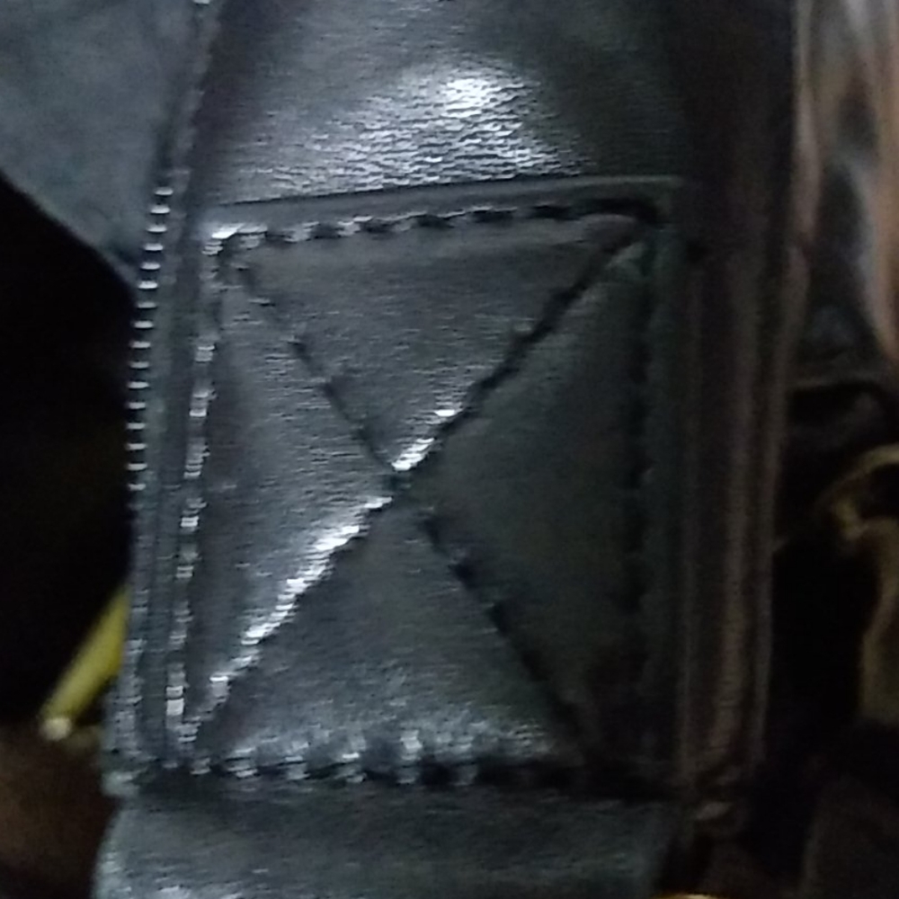 Vintage fossil crossbody bag. - Picture 9 of 17